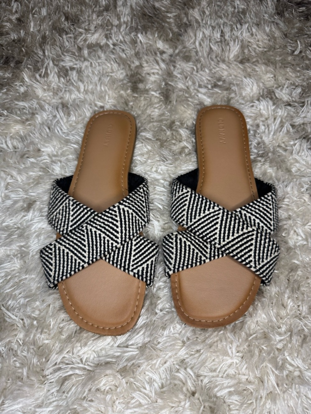 Old Navy Women’s Black & White Woven Cross-Strap Slide Sandals - Size 11